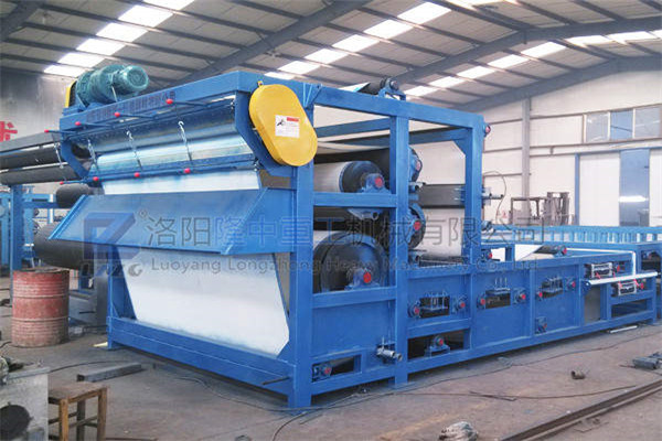 隆中帶式壓濾機告訴你：制砂生產(chǎn)線的污水、尾砂都去哪了？